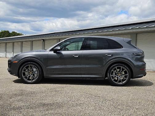 Quartzite Grey Metallic 2021 Porsche Cayenne GTS