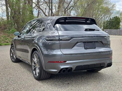 Quartzite Grey Metallic 2021 Porsche Cayenne GTS
