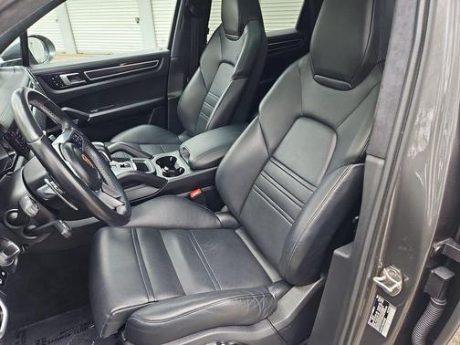 Quartzite Grey Metallic 2021 Porsche Cayenne GTS