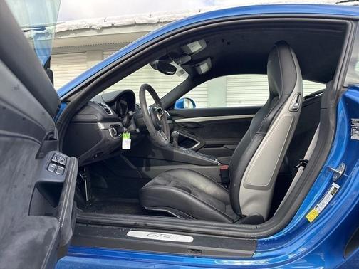 2016 Porsche Cayman GT4