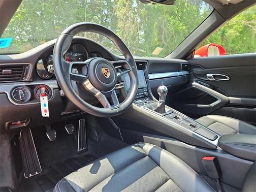 2019 Porsche 911 Carrera