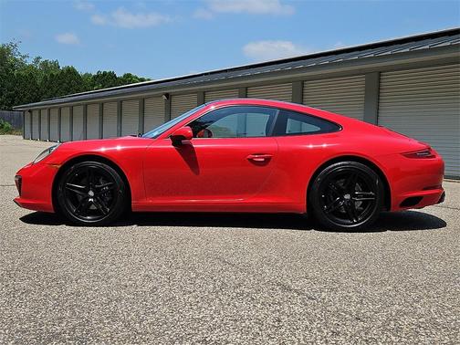 2019 Porsche 911 Carrera