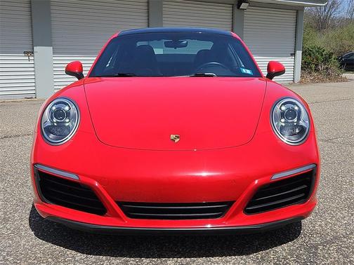 2019 Porsche 911 Carrera