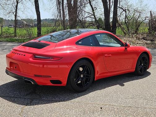 2019 Porsche 911 Carrera
