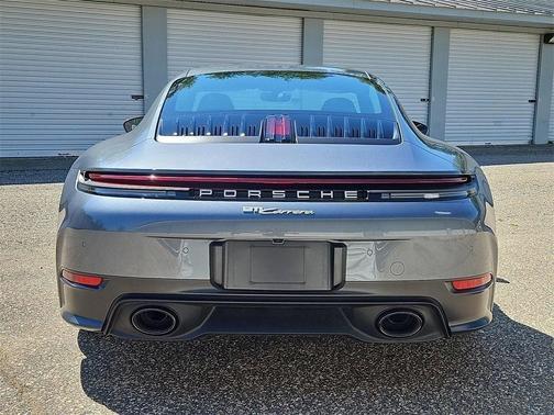 2025 Porsche 911 Carrera