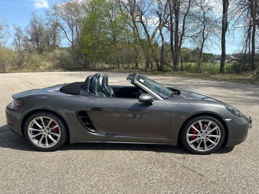 Agate Gray Metallic 2021 Porsche 718 Boxster S