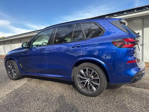 2024 BMW X5 M60i