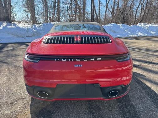 2022 Porsche 911 Carrera