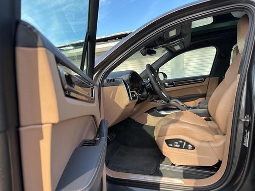 2021 Porsche Cayenne Turbo