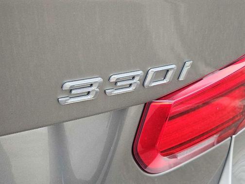 2018 BMW 330 i xDrive
