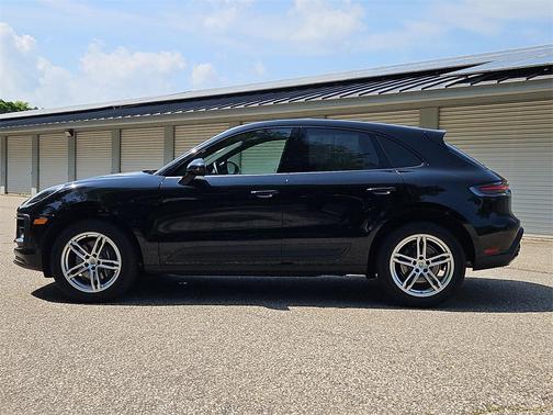 2024 Porsche Macan Base (PDK)