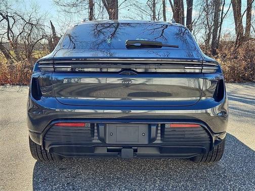 2025 Porsche Macan Turbo