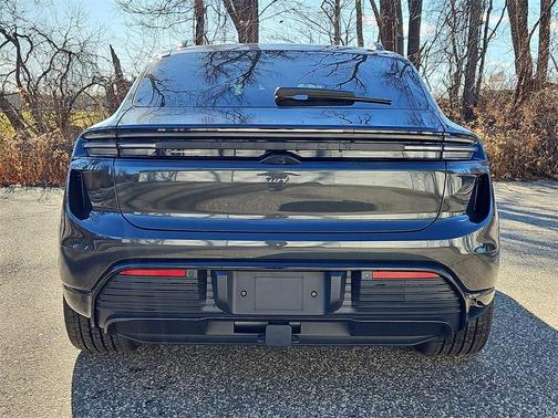 2025 Porsche Macan Turbo