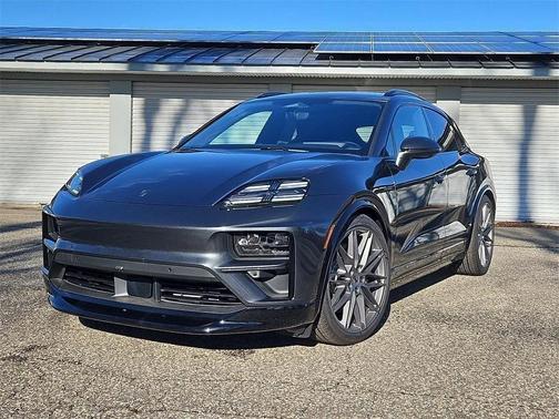 2025 Porsche Macan Turbo