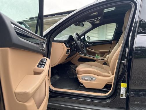 2025 Porsche Macan T
