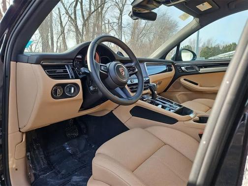 2025 Porsche Macan T