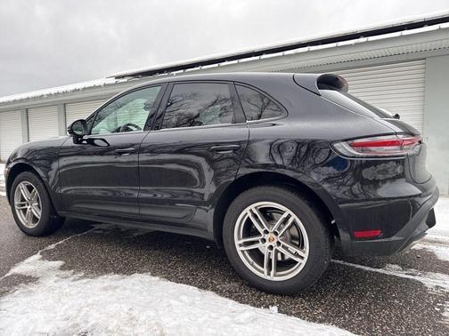 2025 Porsche Macan T