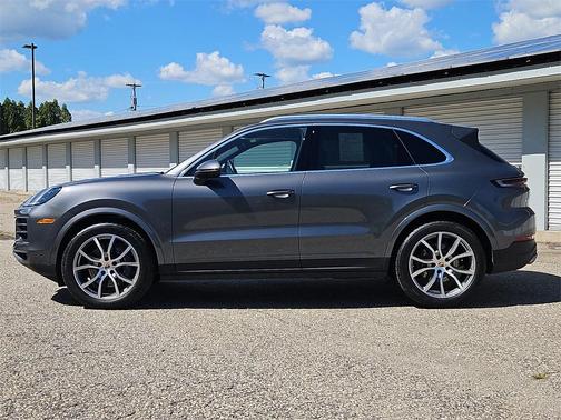 2025 Porsche Cayenne Base