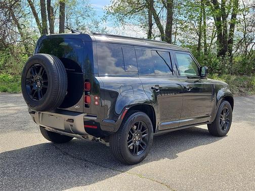 2022 Land Rover Defender 110 X-Dynamic SE