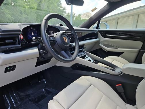 2024 Porsche Macan Electric 4
