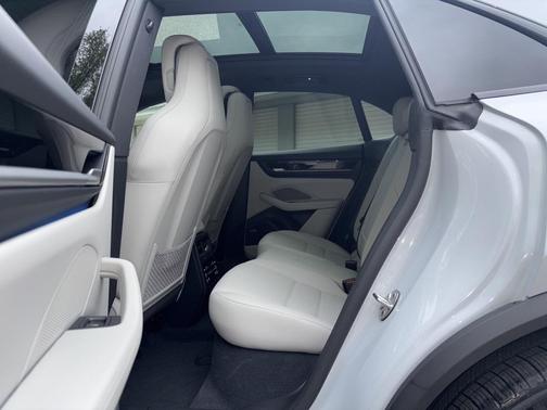 2024 Porsche Macan Electric 4