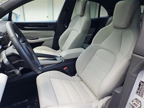 2024 Porsche Macan Electric 4