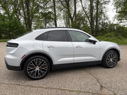 2024 Porsche Macan Electric 4