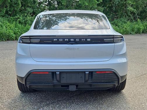2024 Porsche Macan Electric 4