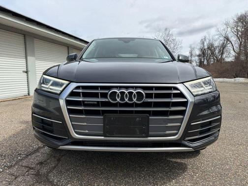 Manhattan Gray Metallic 2018 Audi Q5 2.0T Tech Premium