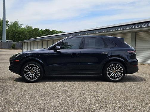 Moonlight Blue Metallic 2023 Porsche Cayenne Platinum Edition