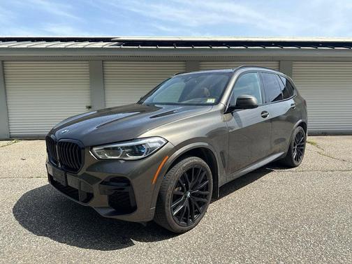 Manhattan Green Metallic 2023 BMW X5 xDrive40i