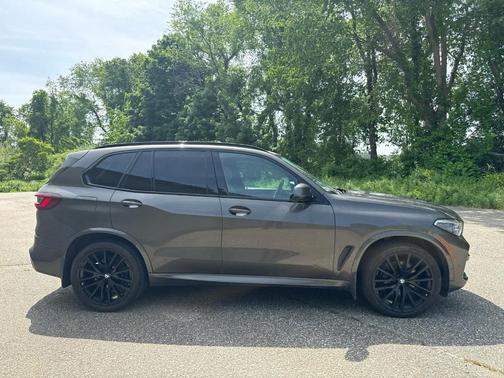 Manhattan Green Metallic 2023 BMW X5 xDrive40i