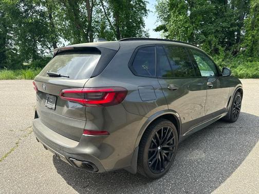 Manhattan Green Metallic 2023 BMW X5 xDrive40i