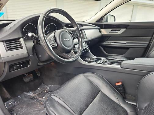 2017 Jaguar XF 35t Prestige