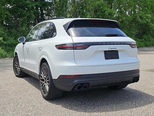 White 2023 Porsche Cayenne Platinum Edition