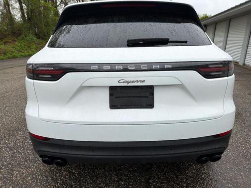 White 2023 Porsche Cayenne Platinum Edition