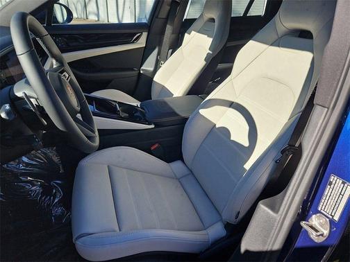 Gentian Blue Metallic 2026 Porsche Panamera 4