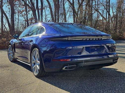 Gentian Blue Metallic 2026 Porsche Panamera 4