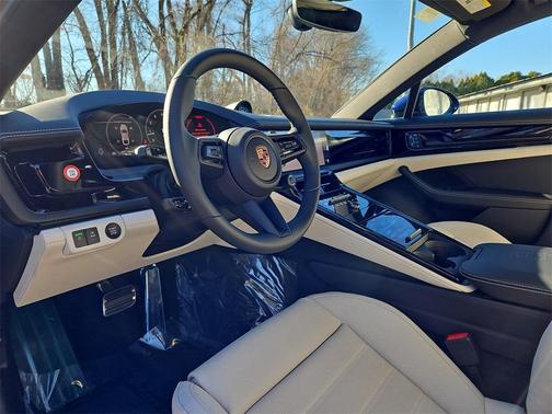 2026 Porsche Panamera 4