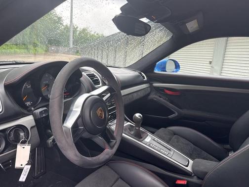 2016 Porsche Cayman GT4