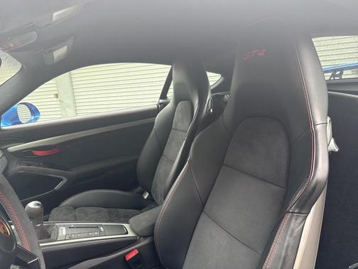 2016 Porsche Cayman GT4