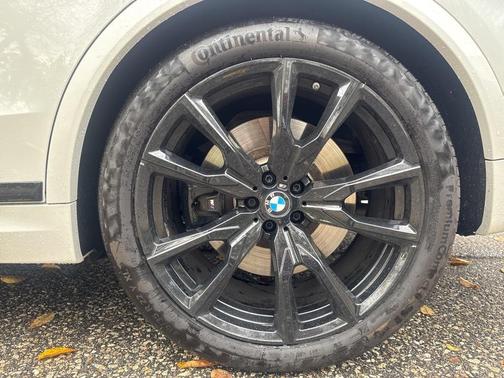 2023 BMW X7 M60i