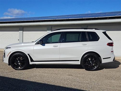 2023 BMW X7 M60i