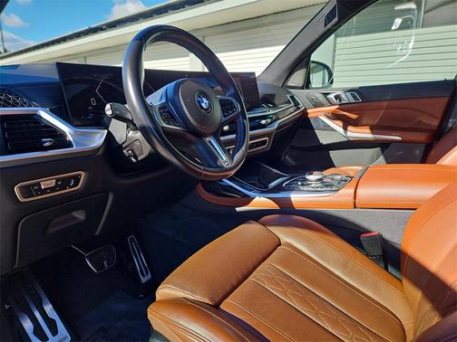 2023 BMW X7 M60i