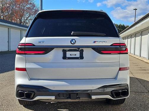 2023 BMW X7 M60i