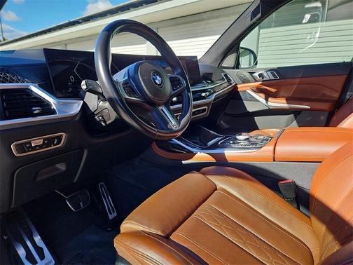 2023 BMW X7 M60i