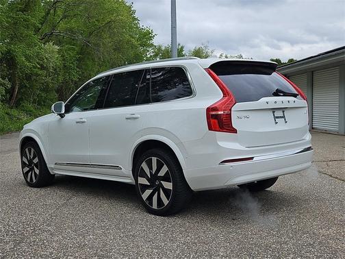 2023 Volvo XC90 Recharge Plug-In Hybrid T8 Ultimate Bright Theme 7-Seater