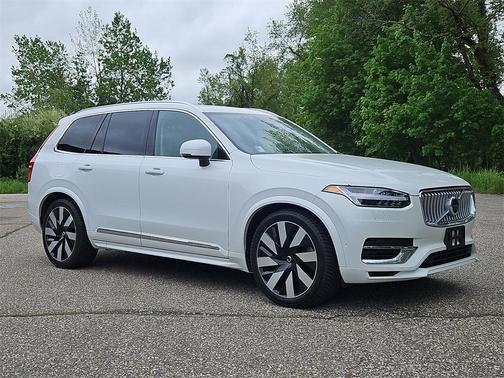 2023 Volvo XC90 Recharge Plug-In Hybrid T8 Ultimate Bright Theme 7-Seater