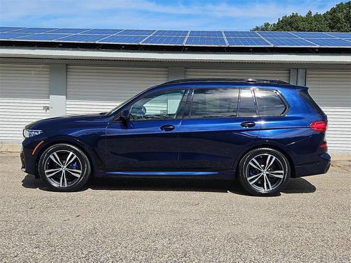 2022 BMW X7 M50i
