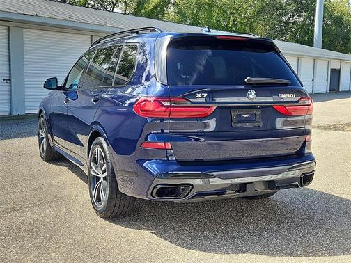 2022 BMW X7 M50i